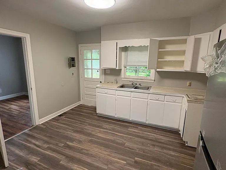 1713 Gillespie Ave — Photo 4