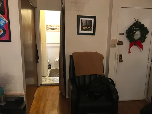 Rented by Salon Realty Corp | media 16