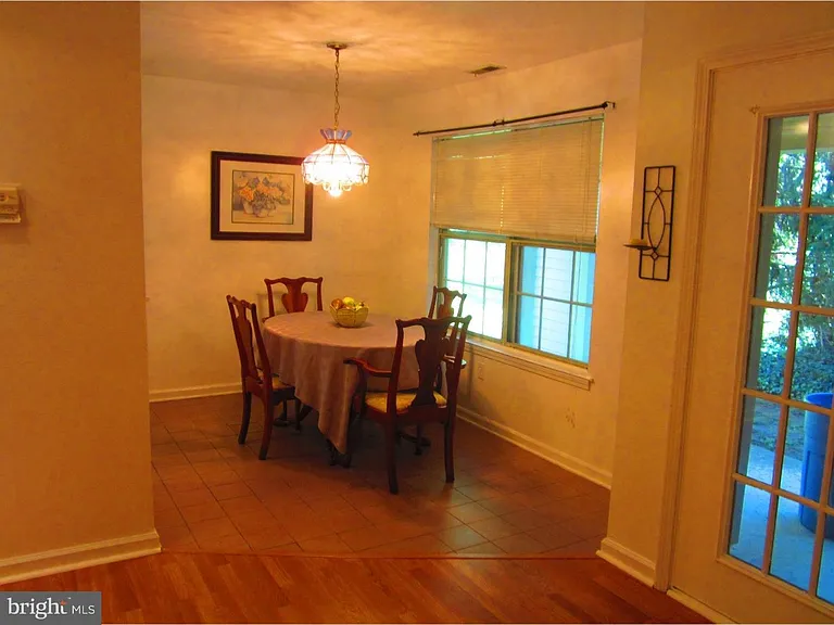 272 Tavistock — Photo 12
