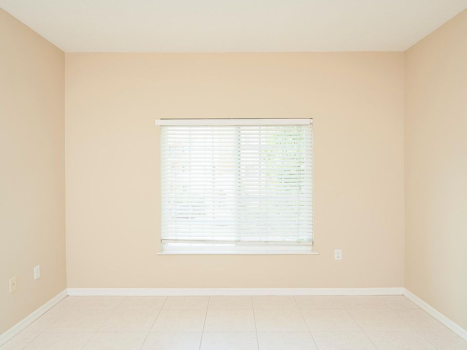 1st image of 615 Fairway Dr APT 207