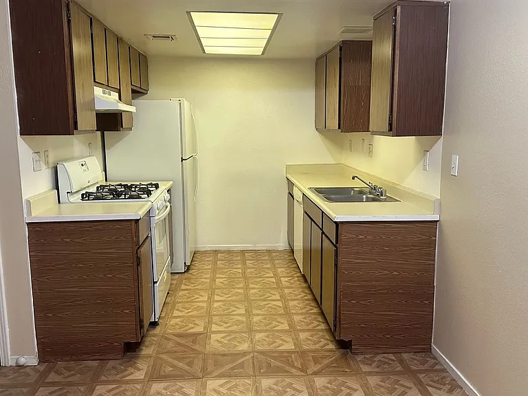 425 N Lamb Blvd #G — Photo 22