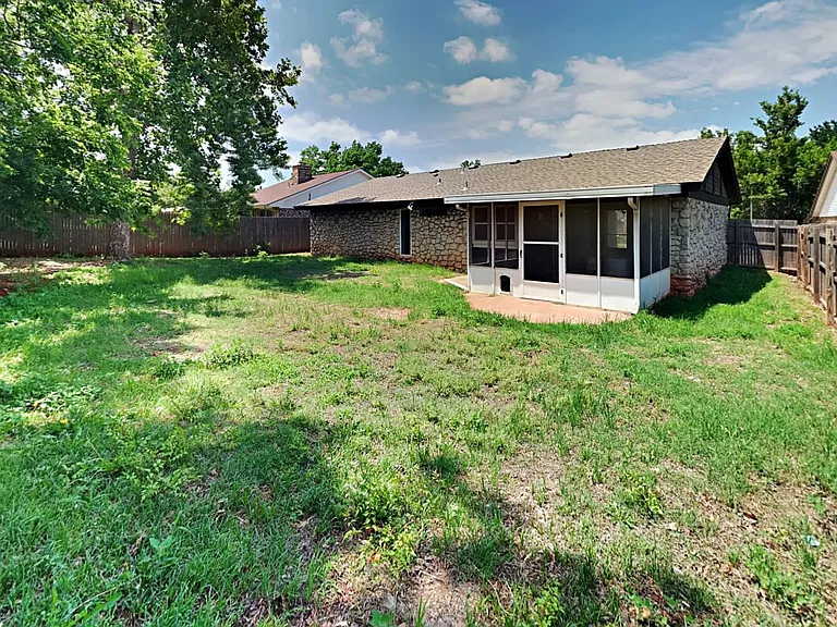 2108 NW 114th St — Photo 11