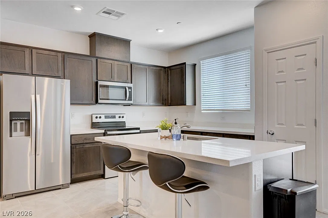 3 bed, 2.0 bath, 1221 sqft, $1,995 — Photo 4