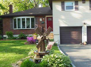 1082 Wildwood Rd, Oradell, NJ 07649