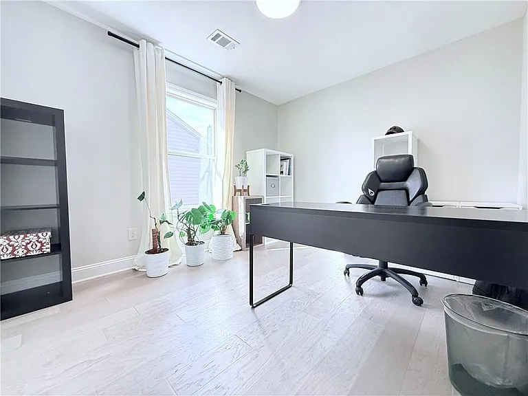 138 Livingston Ct — Photo 19