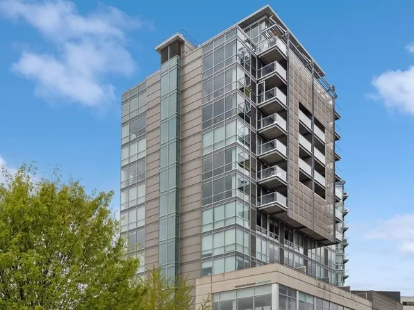 221 E College St APT 1201, Iowa City, IA 52240