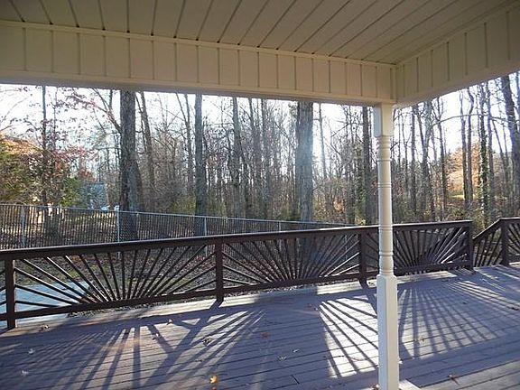 Beautiful deck on back