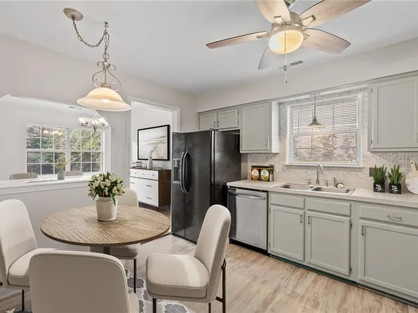 1880 Gershwin Dr, Virginia Beach, VA 23454