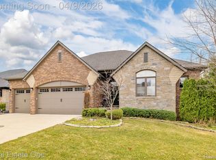 1954 Westridge Dr, Shelby Township, MI