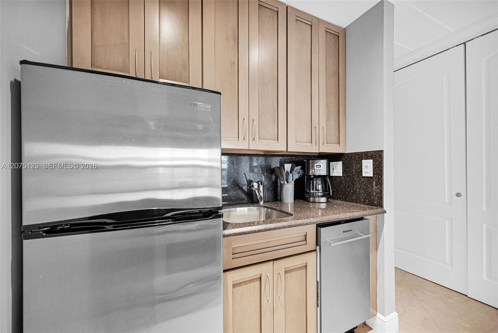405 N Ocean Blvd APT 103, photo 9