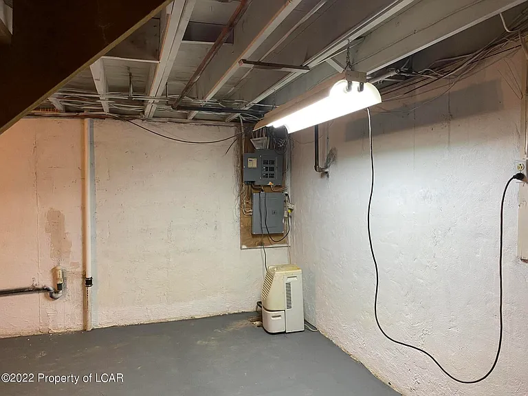 317 Highland Ave — Photo 15
