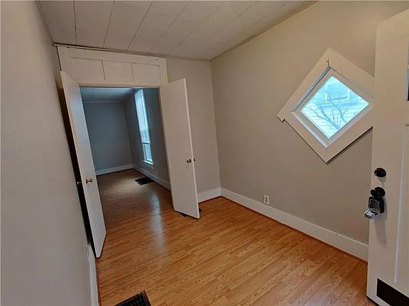 2nd image of 406 W Franklin St