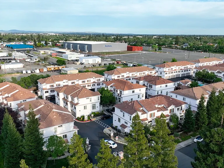 Adora Townhomes — Photo 18