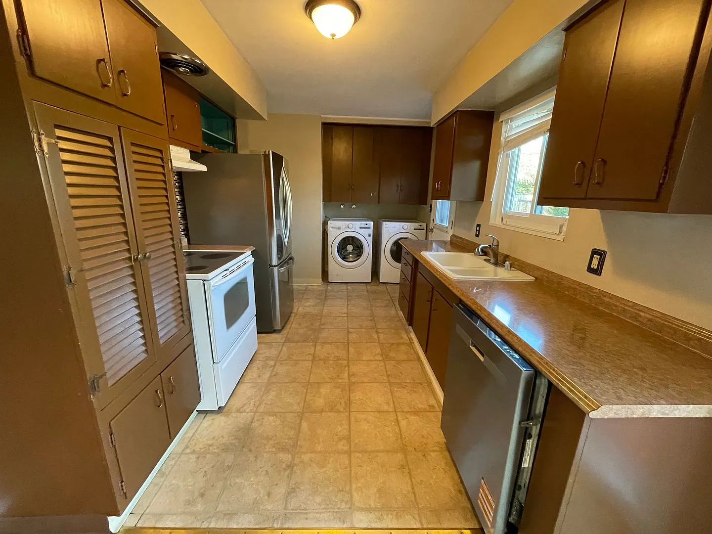 3 Bedroom and 2 — Photo 4