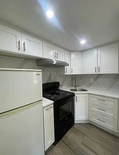 1st image of 122 Albatross Rd APT 4