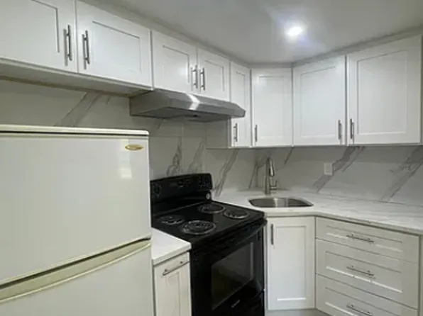 122 Albatross Rd APT 4, Quincy, MA 02169