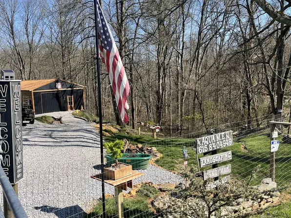 75 New Harmony Rd, Lafayette, TN 37083