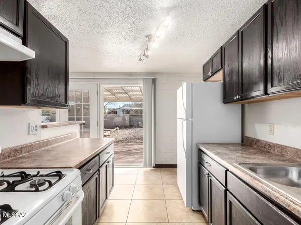 3242 E 27th St, Tucson, AZ 85713