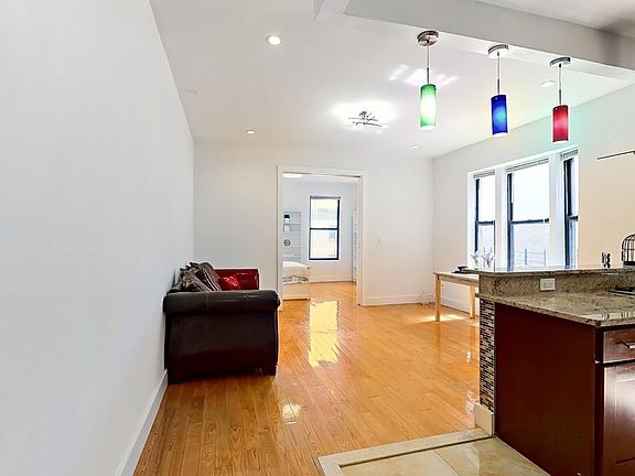 3rd image of 160 Wadsworth Ave APT 506