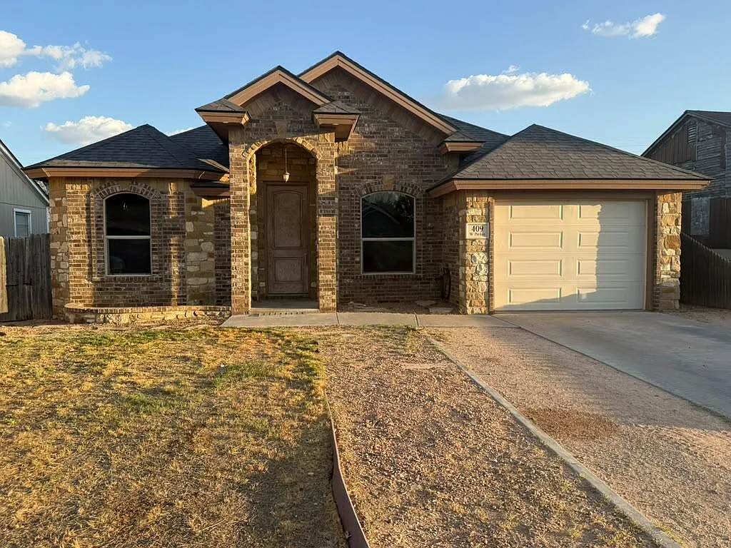 3 bed, 2.0 bath, 1503 sqft, $2,400 — Photo 3