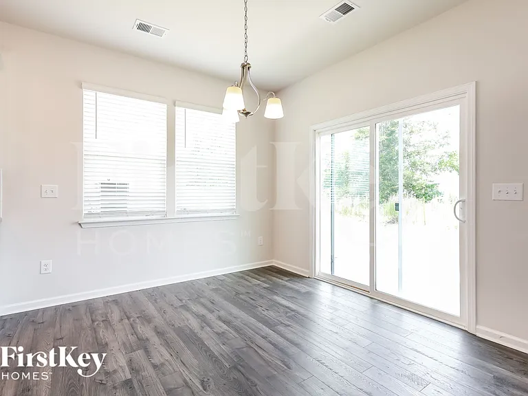 404 Stonefence Dr — Photo 6