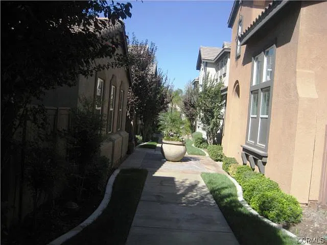 Newer 2006 3 Bedroom, 2.5 Bathroom Single Family Home located in the quite La Rivera Gated Community — Photo 3