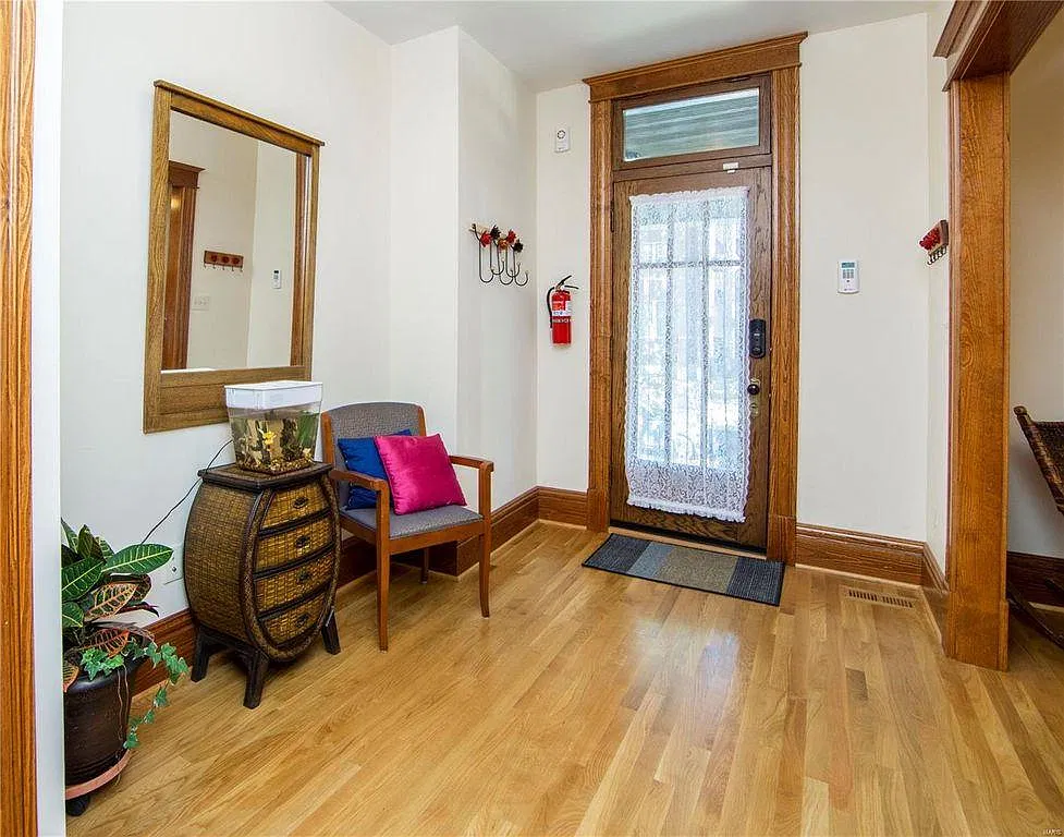 6022 Pershing Ave — Photo 1