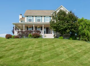 157 Roosevelt Dr, Poughquag, NY 12570