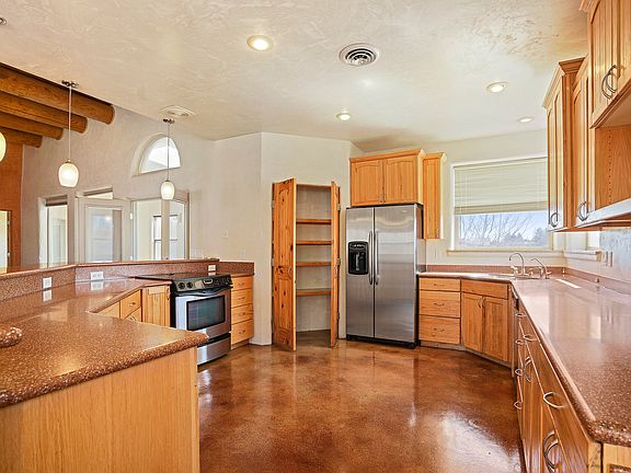 2nd image of 2408 Catalina Ct