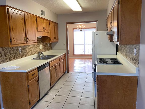 New backsplash wall installed in Kitchen. Refrigerator /dish washer are available.