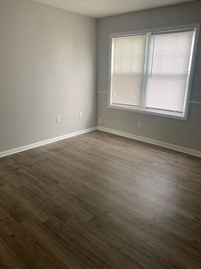 688 Smithfield Ave — Photo 2