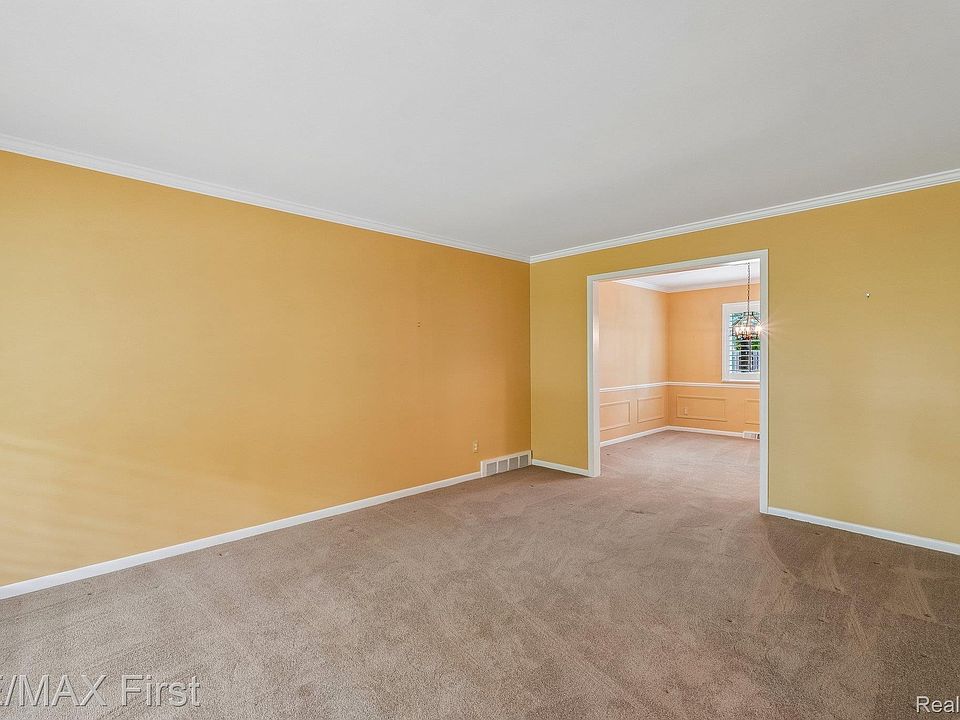 3232 Essex Dr, photo 4