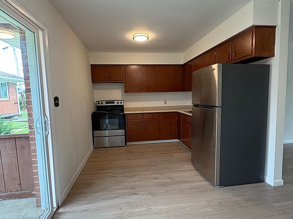 2nd image of 617 Broad St