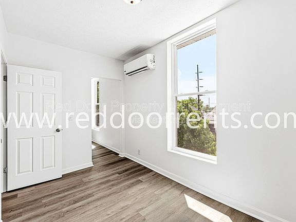 5th image of 389 S Main St #D