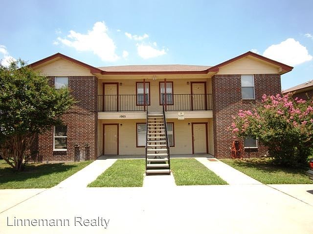 1st image of 1005 Circle M Dr APT C