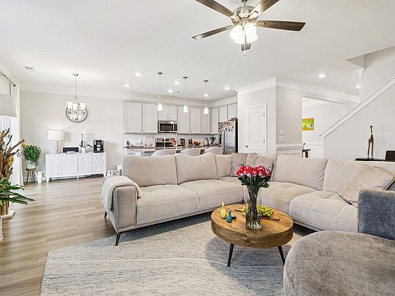 3rd image of 369 Stillington St