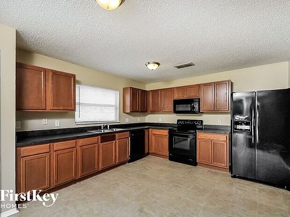 3rd image of 3259 Ogden Dr