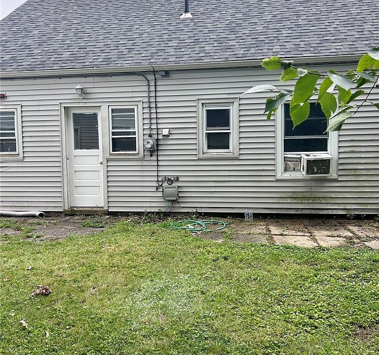 2nd image of 423 Victor Ave