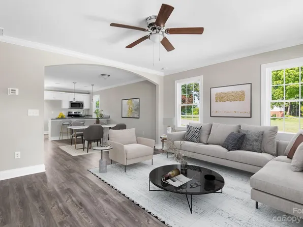 2557 Snow Creek Rd, Hickory, NC 28601
