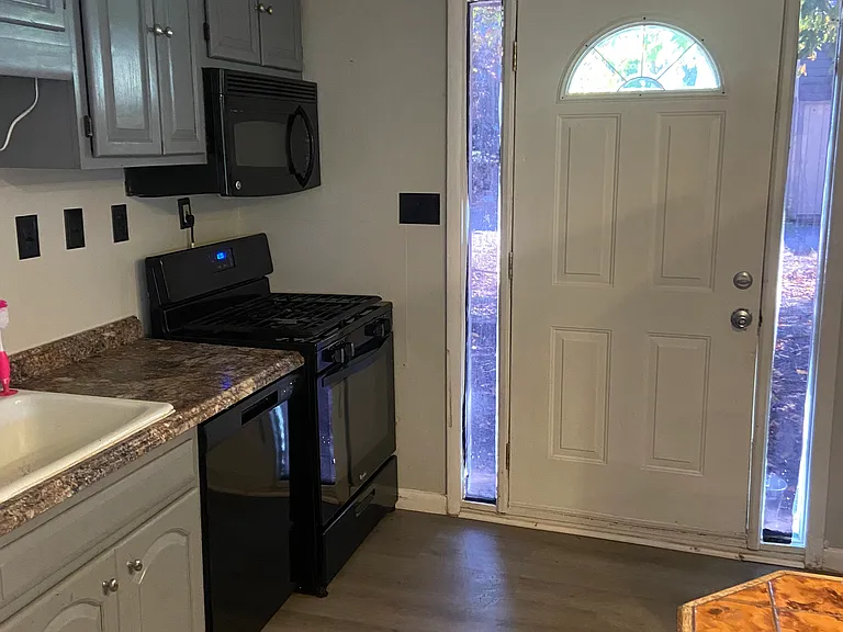 649 Beeber St — Photo 9