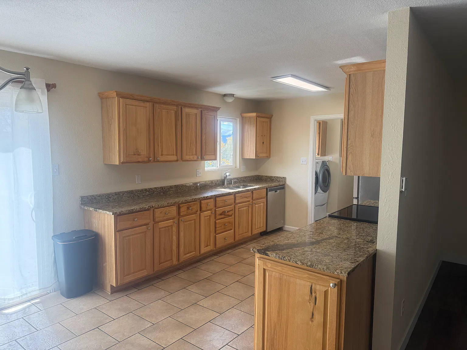 4 bed, 2600 sqft, $2,100 — Photo 4