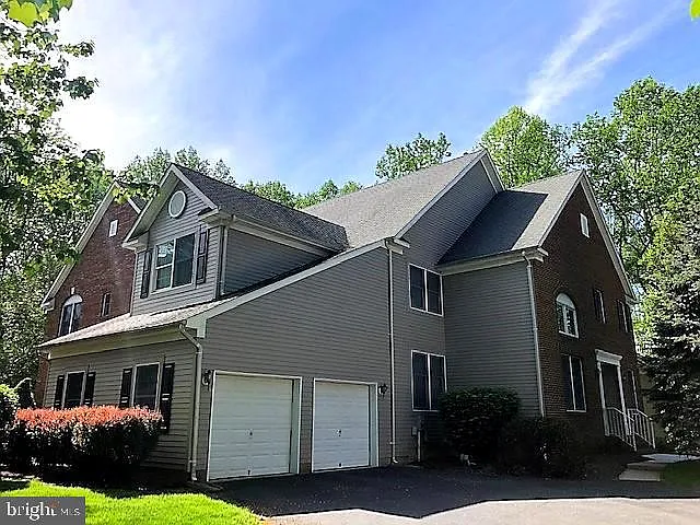 3 bed, 2.5 bath, 2555 sqft, $5,400 — Photo 3