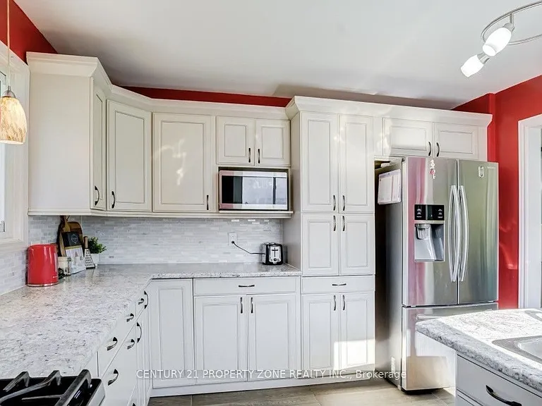 304 Fernwood Ave — Photo 3