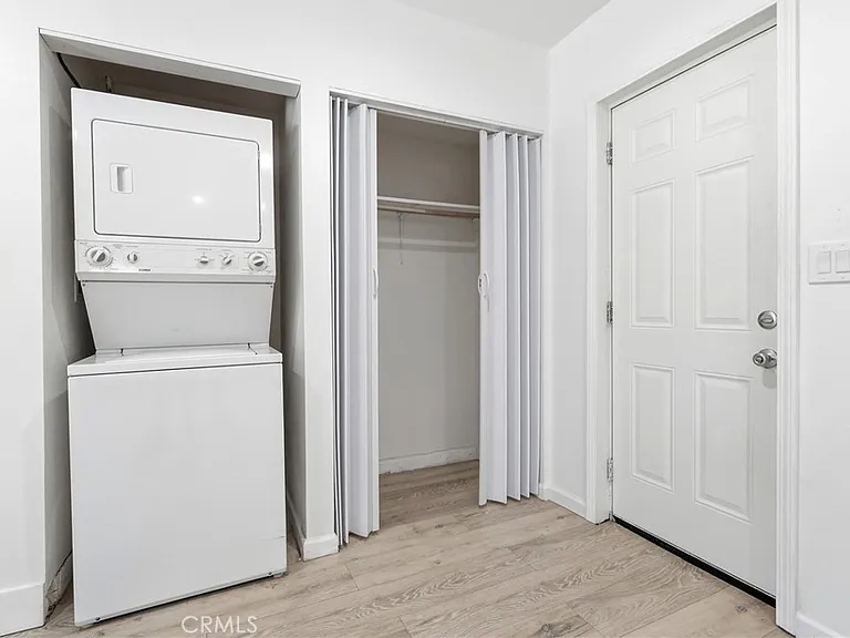 524 E Ghent St — Photo 32