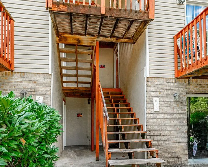 Eastwood Court Apartments — Photo 23