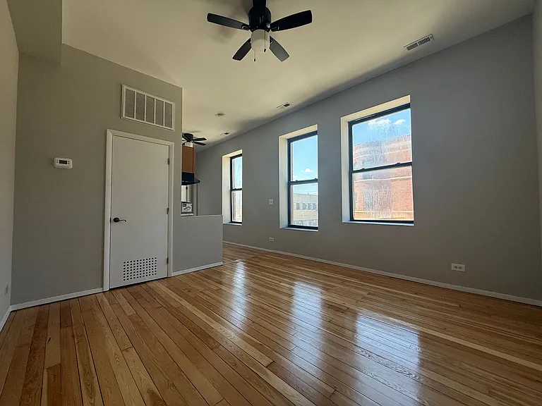 556 W 37th St — Photo 3