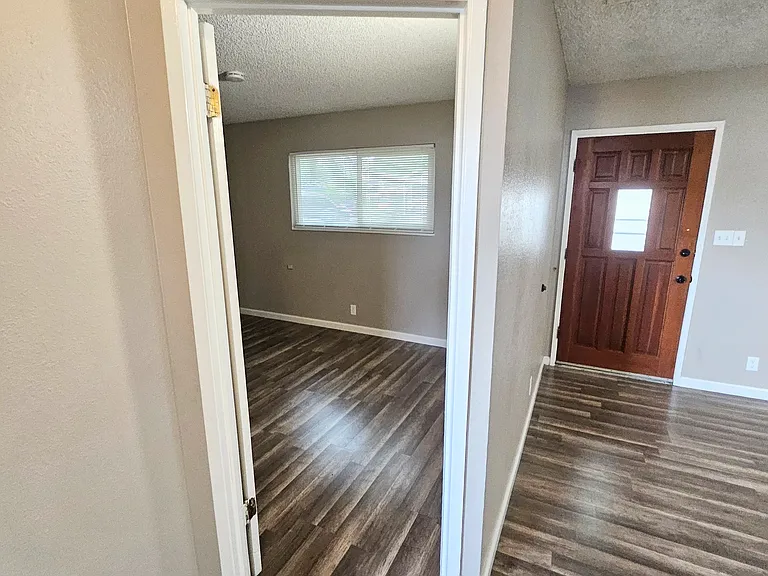 253 N Walnut Ave — Photo 9