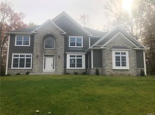 10 Rosewood Ct, West Nyack, NY 10994