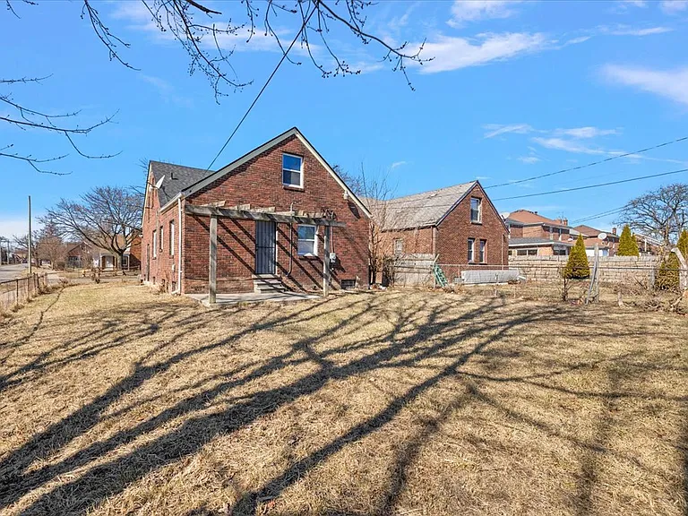 10500 Somerset Ave — Photo 7