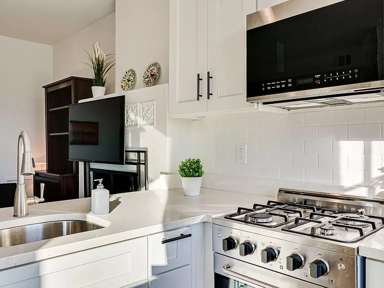 409 Constitution Ave NE #4 — Photo 15